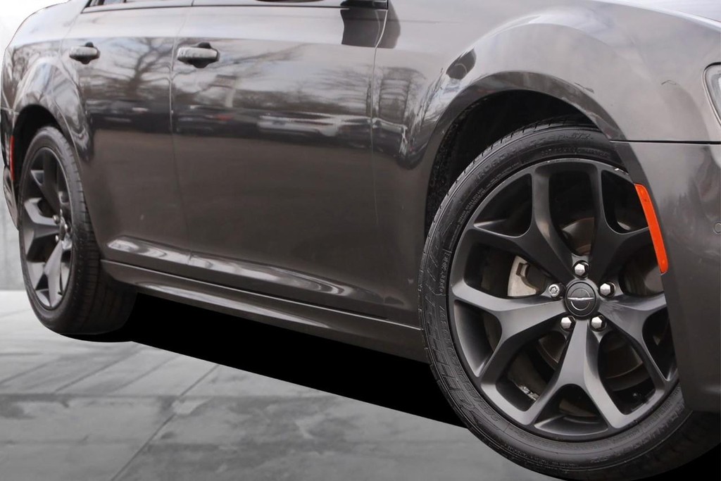 Chrysler 300 Vehicle Image 03