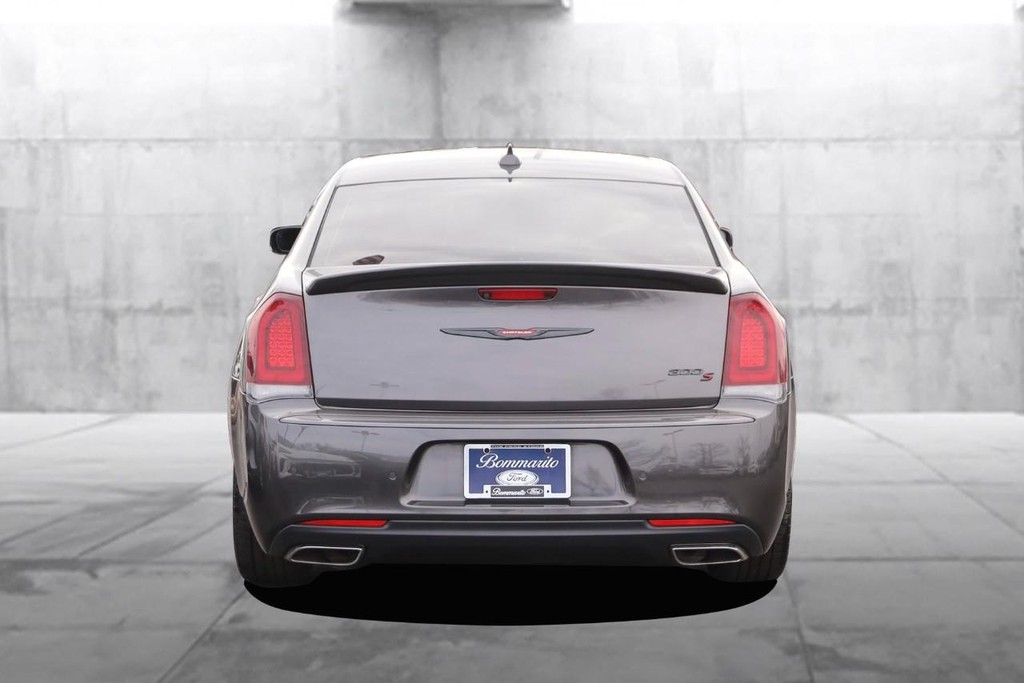 Chrysler 300 Vehicle Image 06