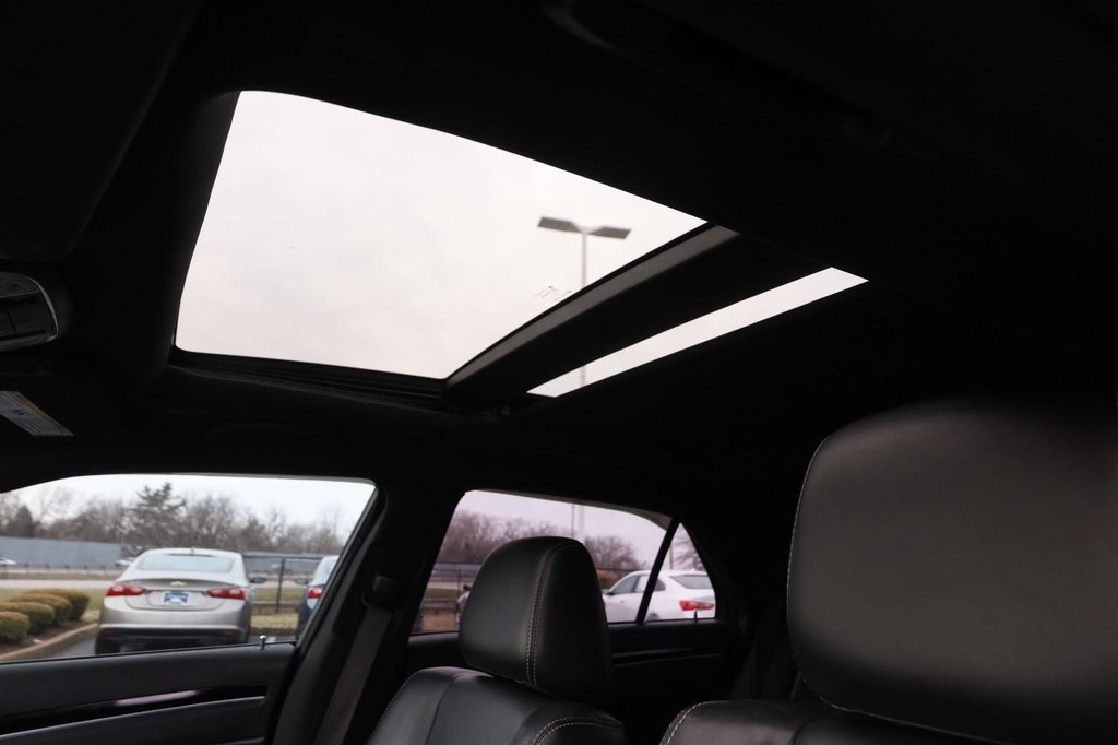 Chrysler 300 Vehicle Image 08