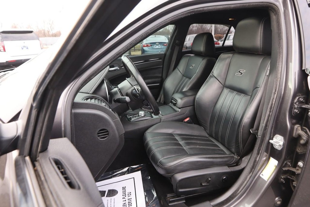 Chrysler 300 Vehicle Image 09