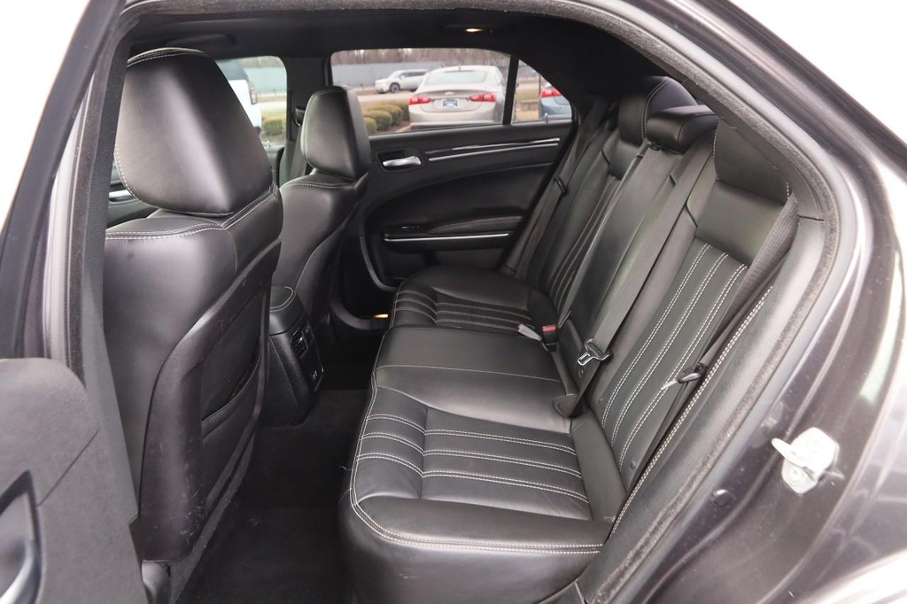 Chrysler 300 Vehicle Image 10