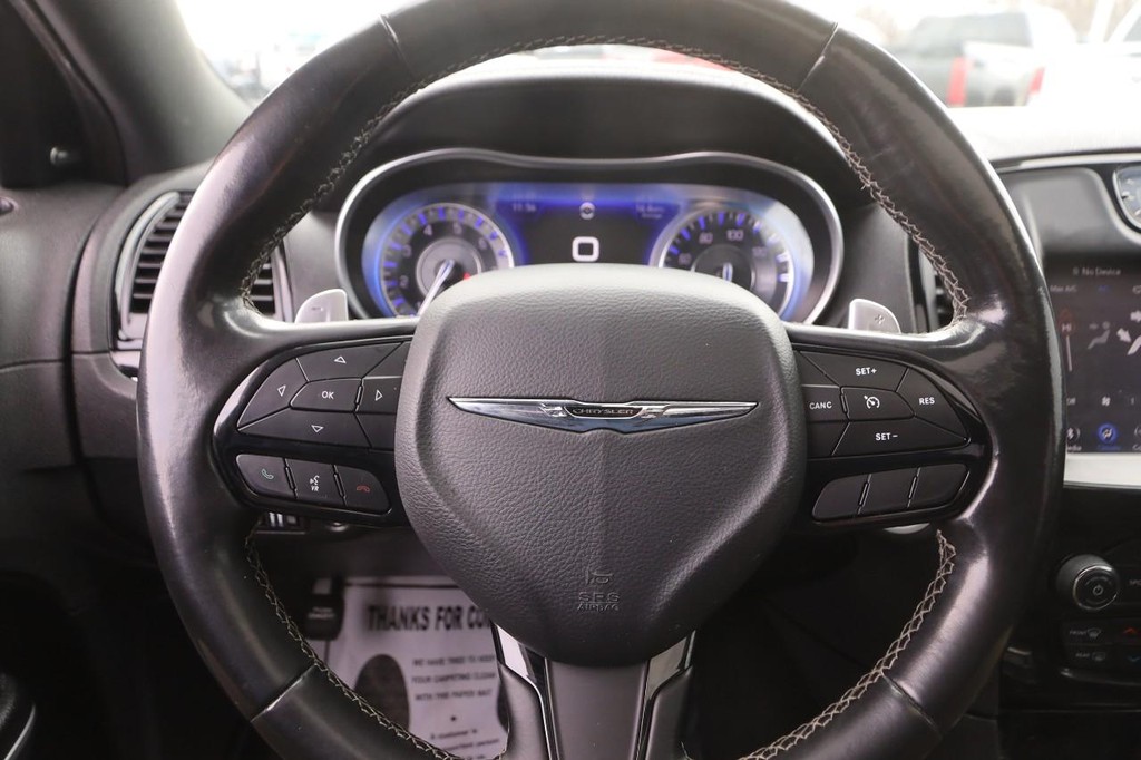 Chrysler 300 Vehicle Image 11