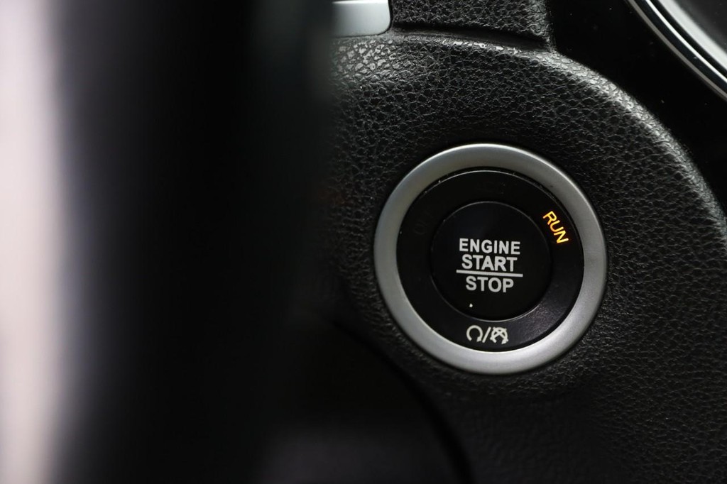 Chrysler 300 Vehicle Image 15