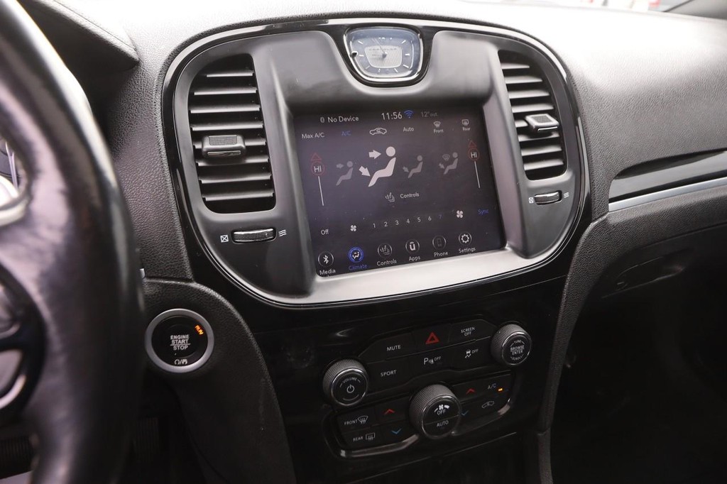 Chrysler 300 Vehicle Image 16