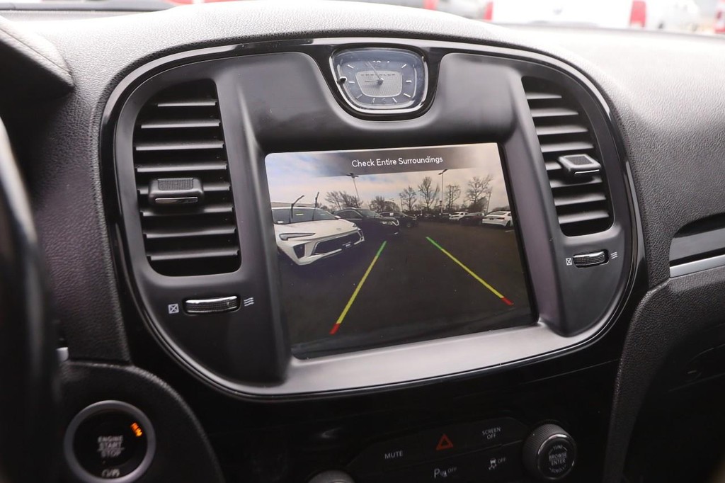 Chrysler 300 Vehicle Image 17