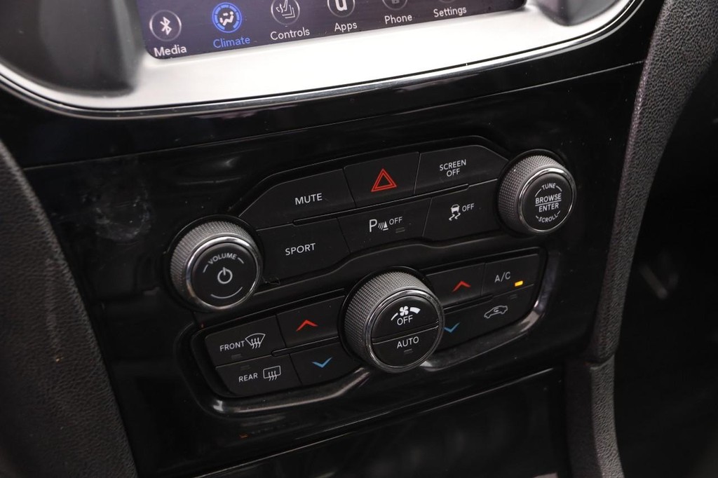 Chrysler 300 Vehicle Image 18