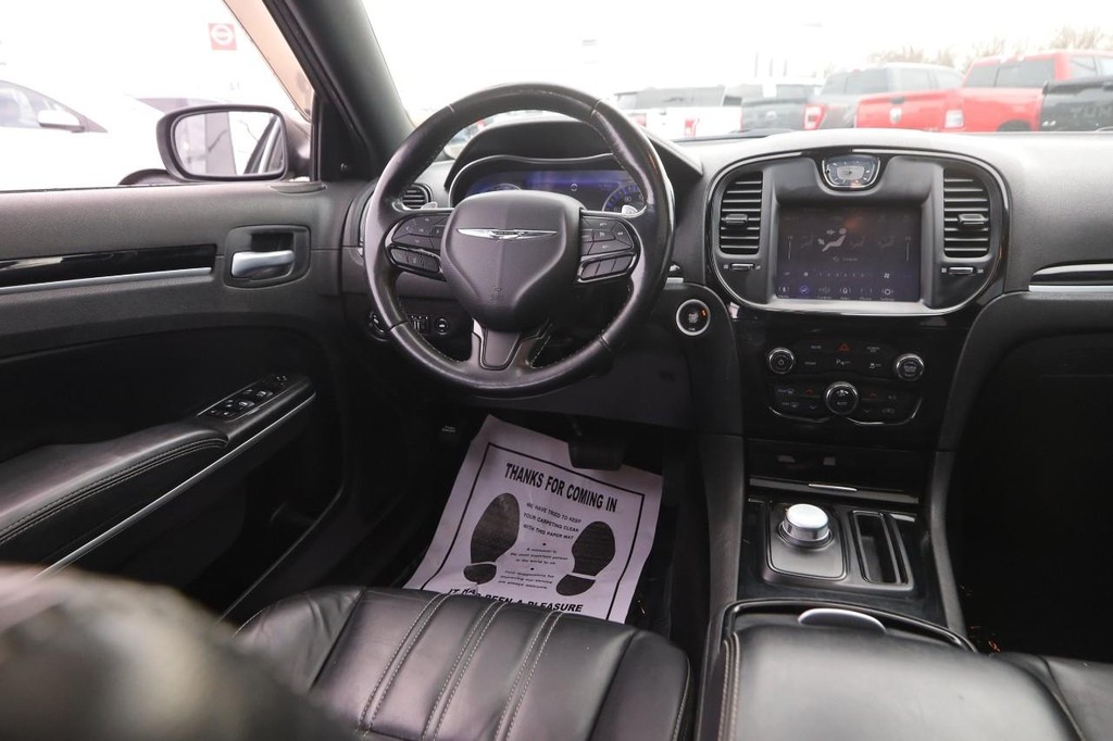 Chrysler 300 Vehicle Image 21