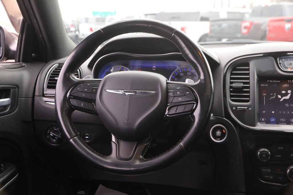 Chrysler 300 Vehicle Image 22