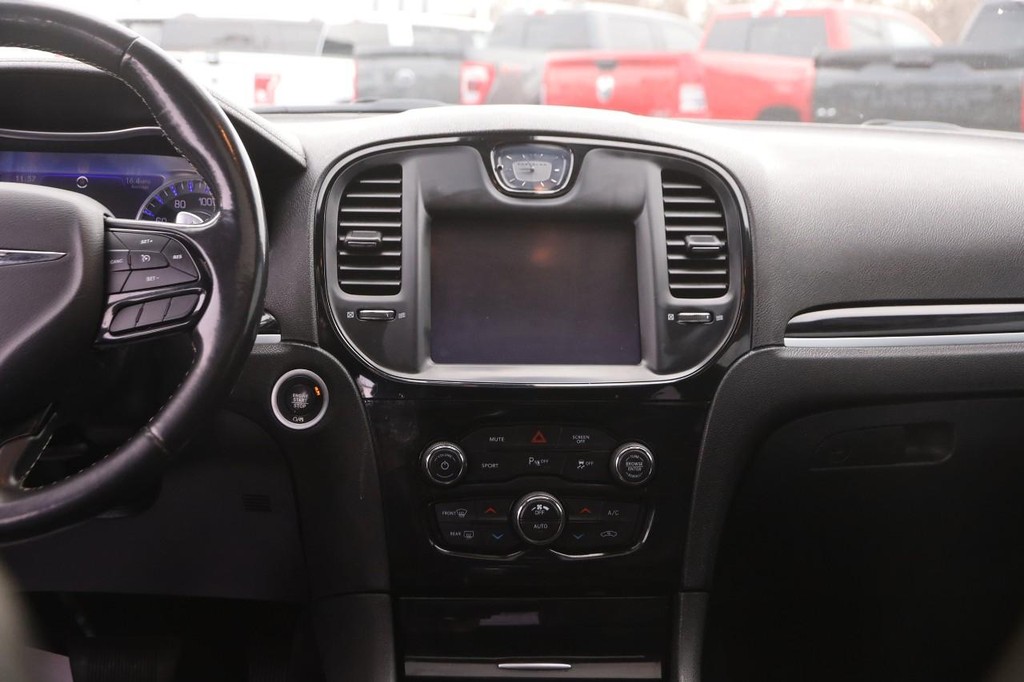 Chrysler 300 Vehicle Image 23