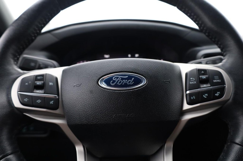 Ford Explorer Vehicle Image 11