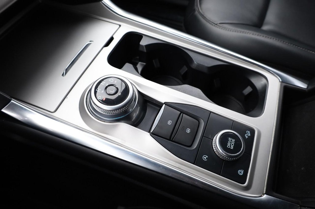 Ford Explorer Vehicle Image 17