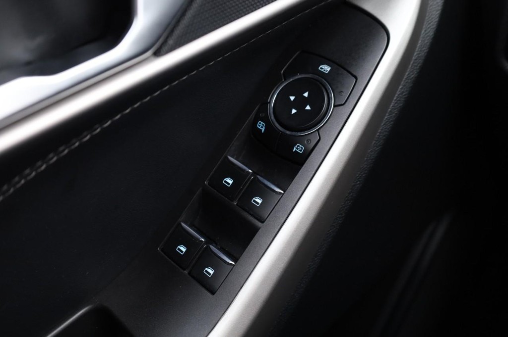 Ford Explorer Vehicle Image 19