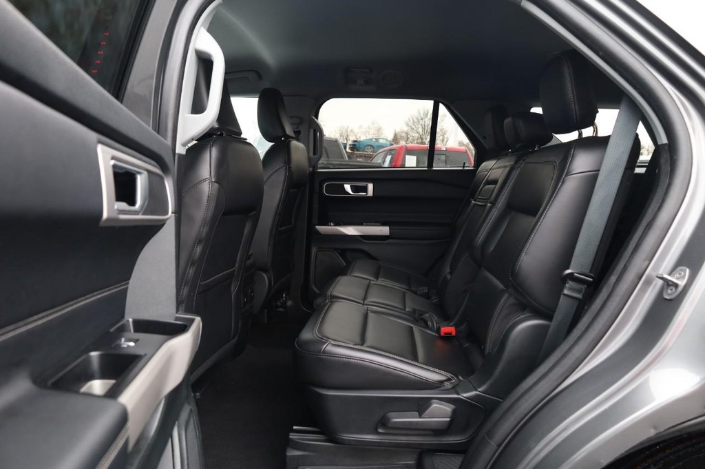 Ford Explorer Vehicle Image 22