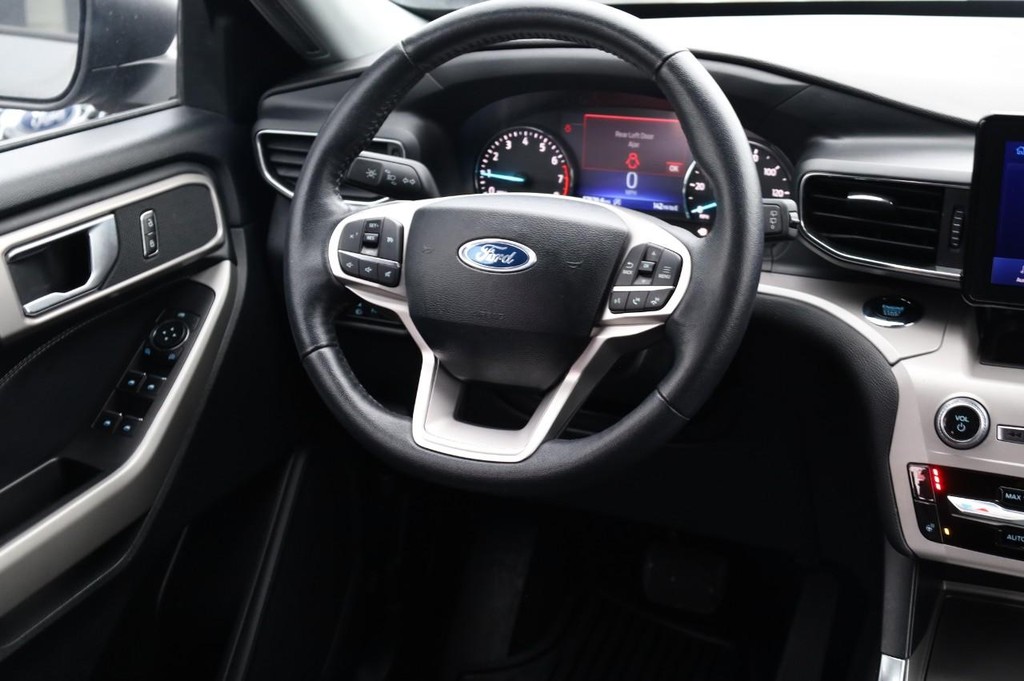 Ford Explorer Vehicle Image 25