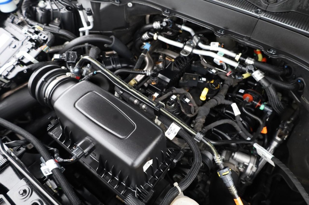 Ford Explorer Vehicle Image 28