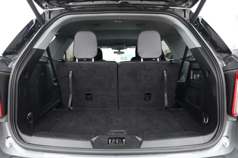 Ford Explorer Vehicle Image 07