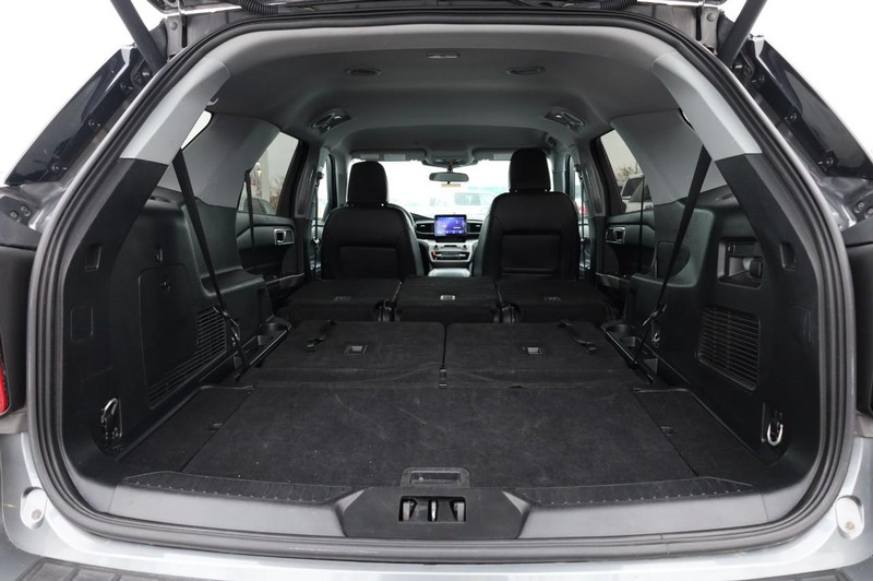 Ford Explorer Vehicle Image 09