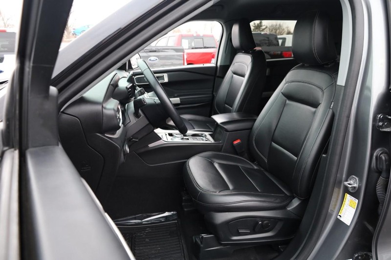 Ford Explorer Vehicle Image 10