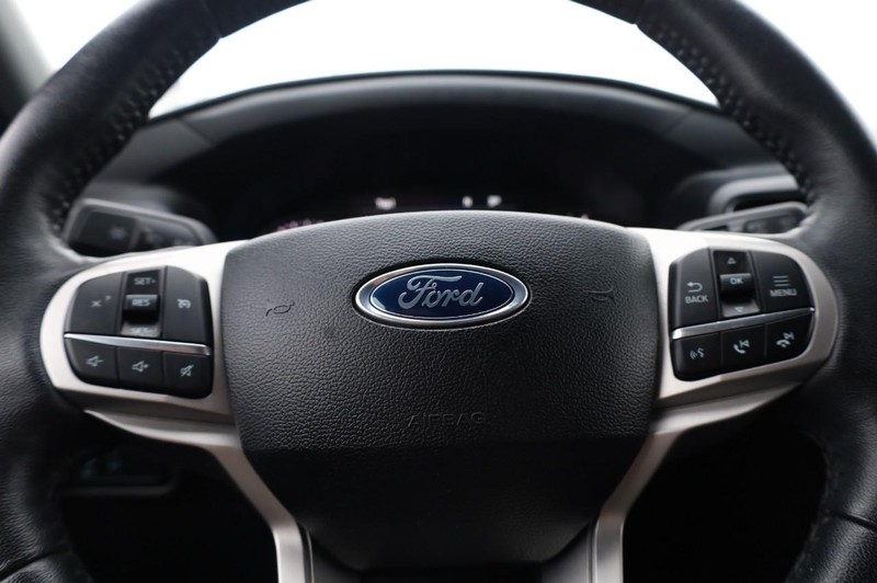 Ford Explorer Vehicle Image 11