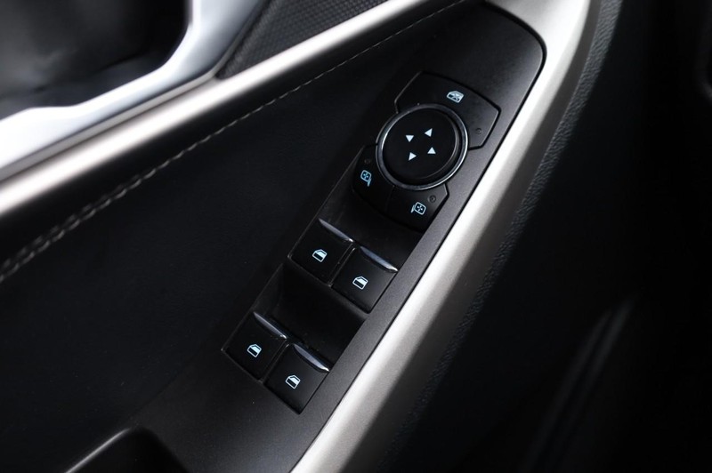 Ford Explorer Vehicle Image 19