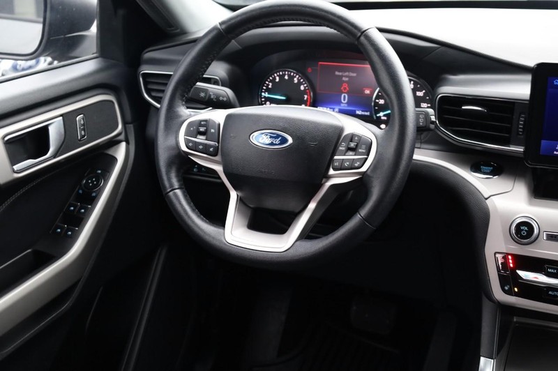 Ford Explorer Vehicle Image 25