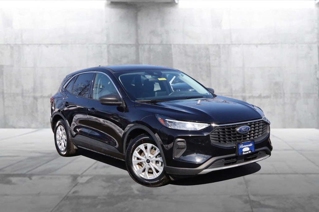 Ford Escape Vehicle Image 02