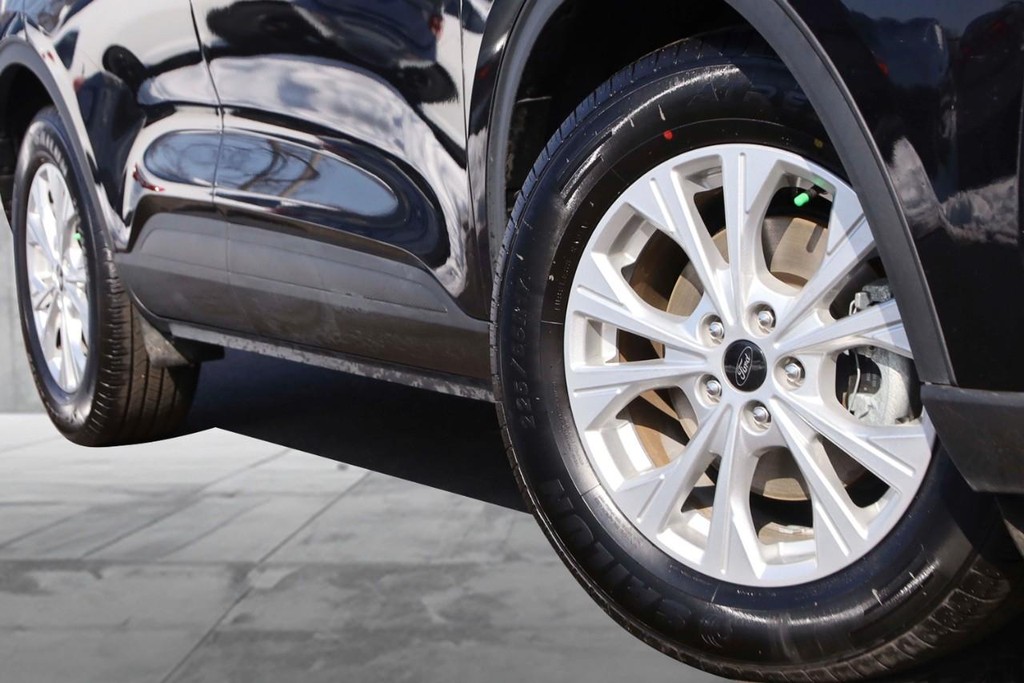 Ford Escape Vehicle Image 03