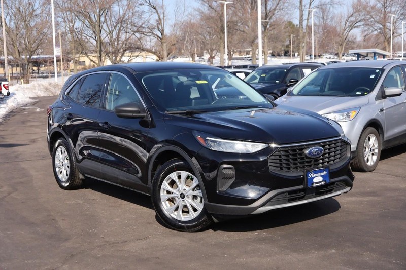 Ford Escape Vehicle Image 02