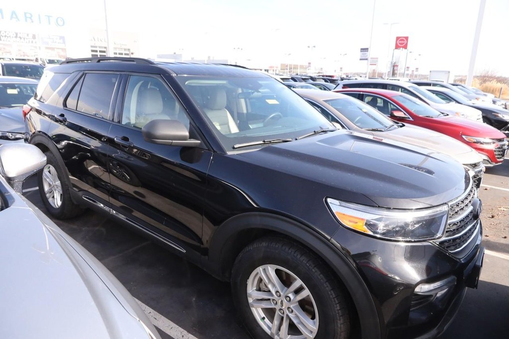 Ford Explorer Vehicle Image 03