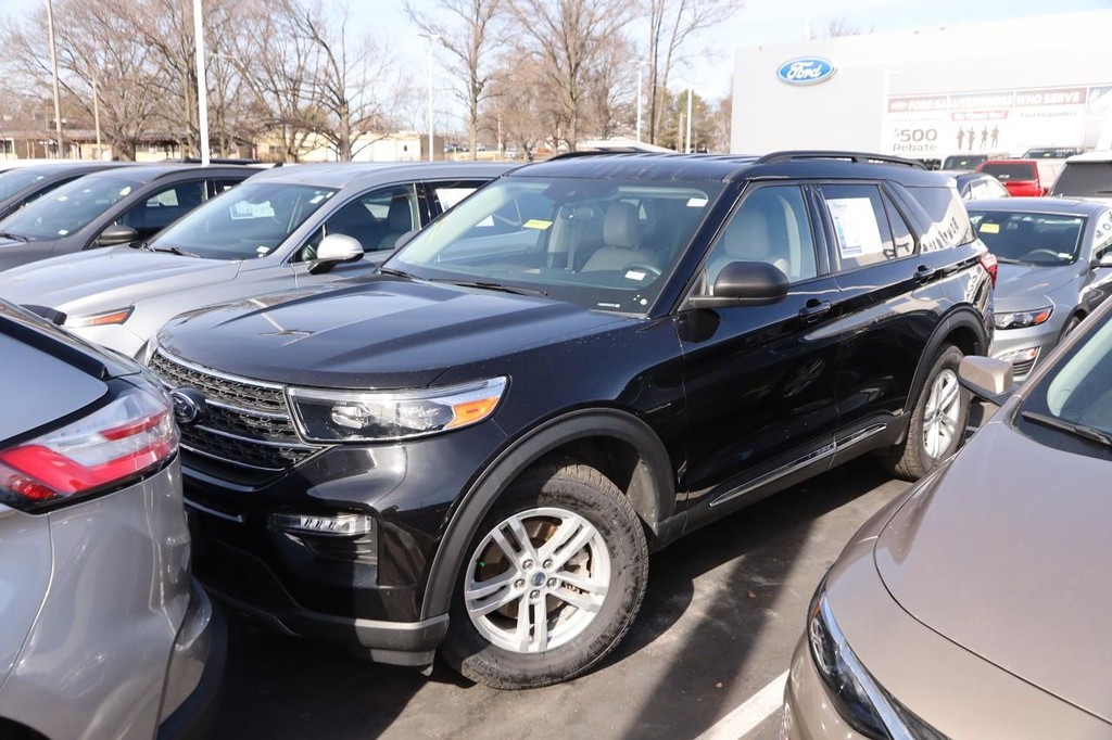 Ford Explorer Vehicle Image 04