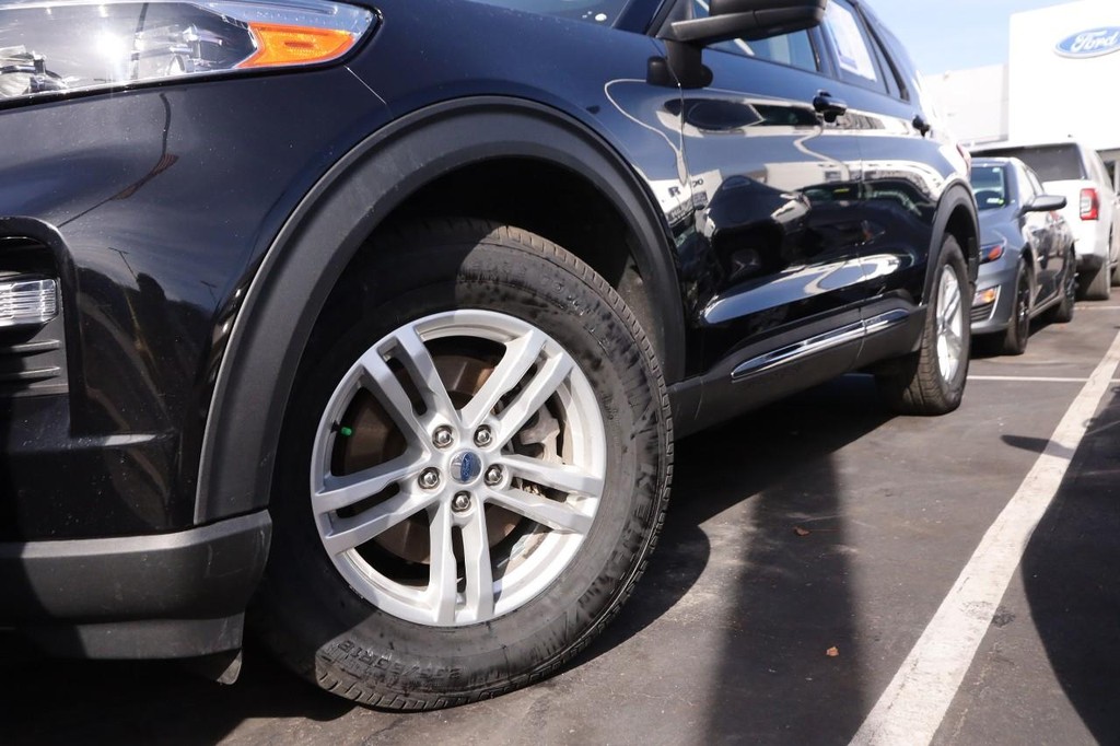 Ford Explorer Vehicle Image 05