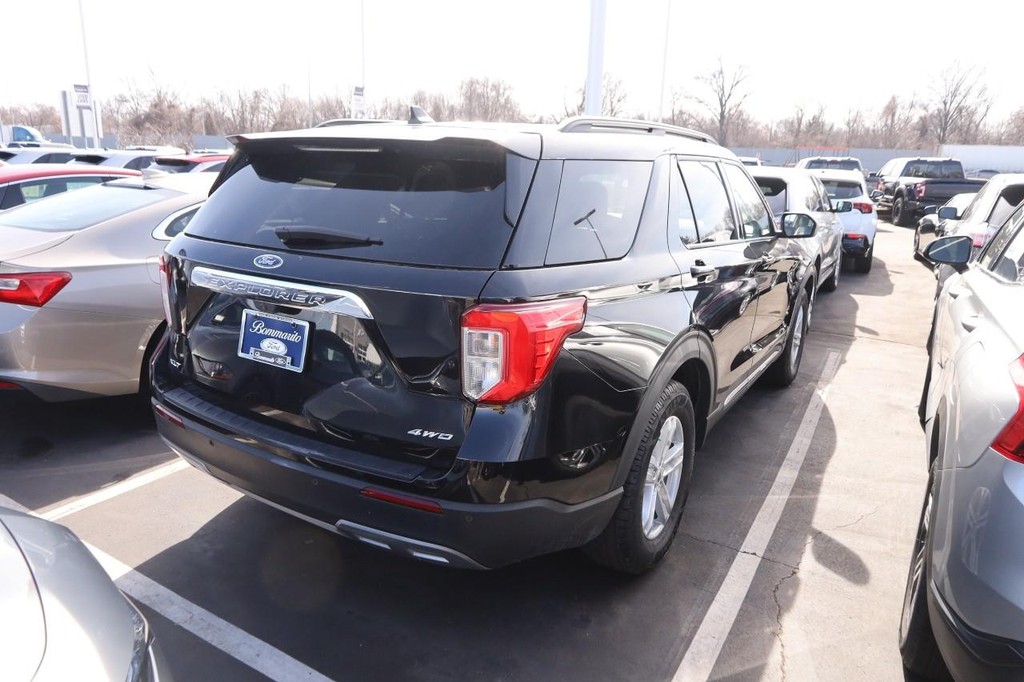 Ford Explorer Vehicle Image 07