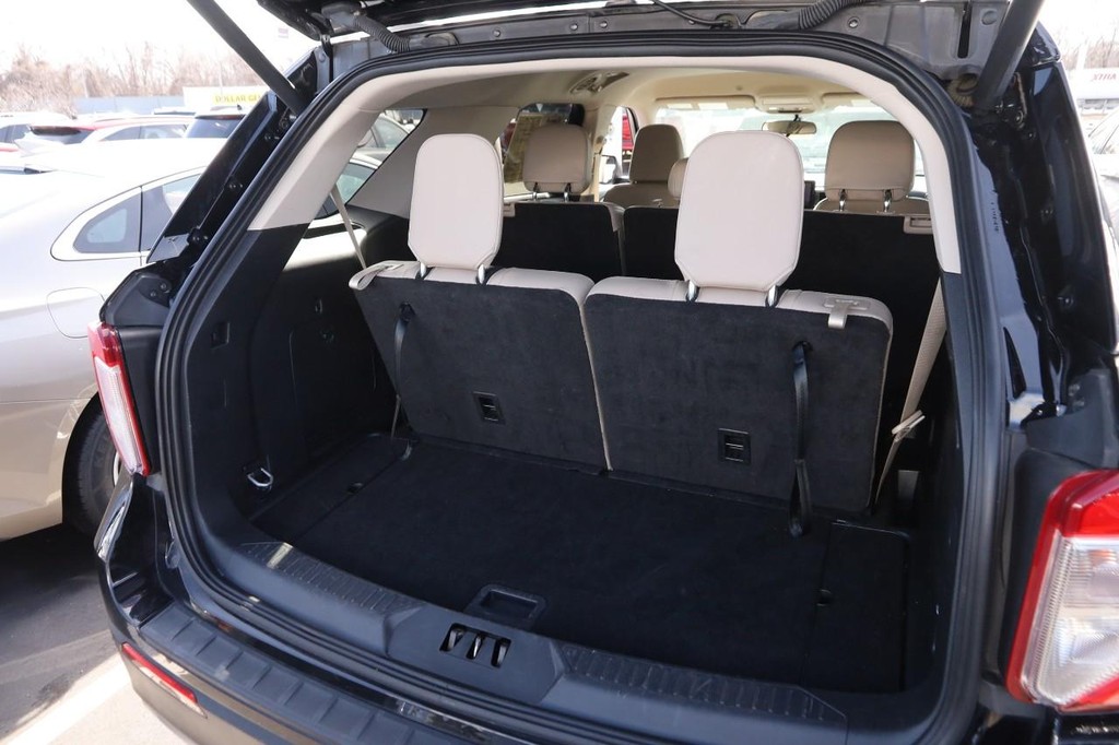 Ford Explorer Vehicle Image 08