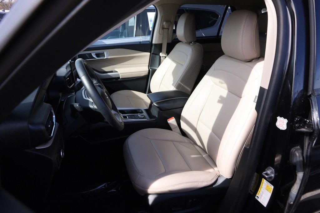 Ford Explorer Vehicle Image 10