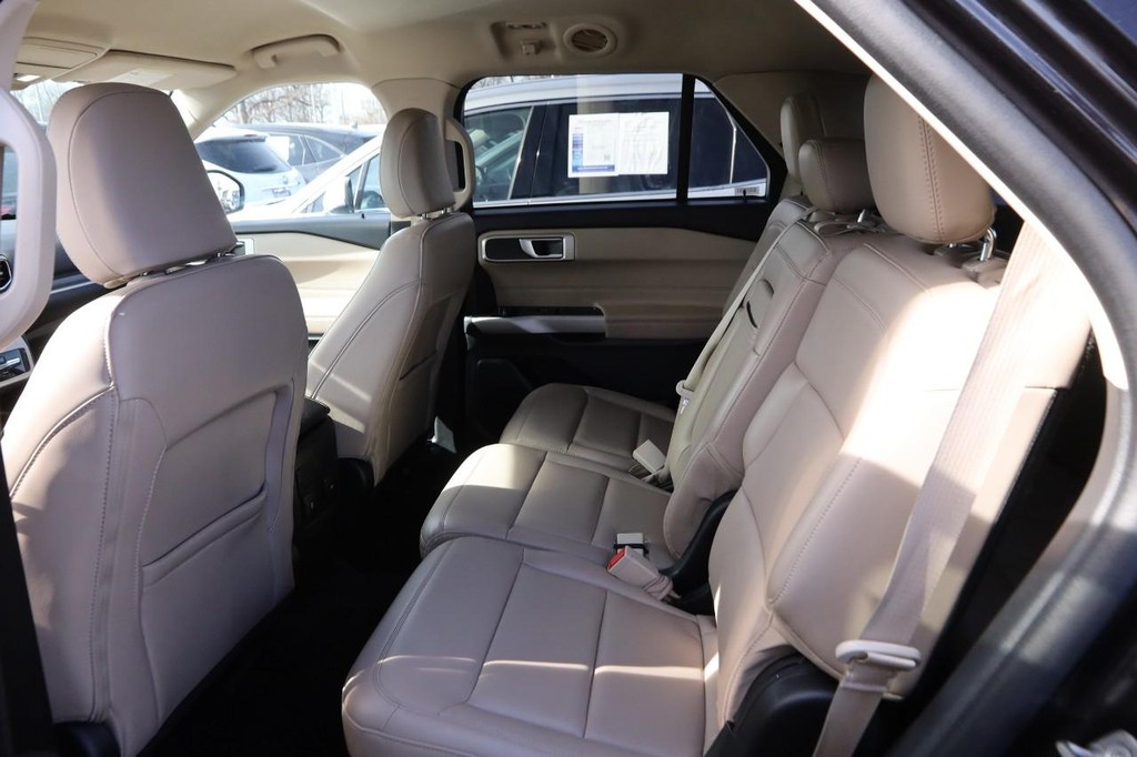 Ford Explorer Vehicle Image 11