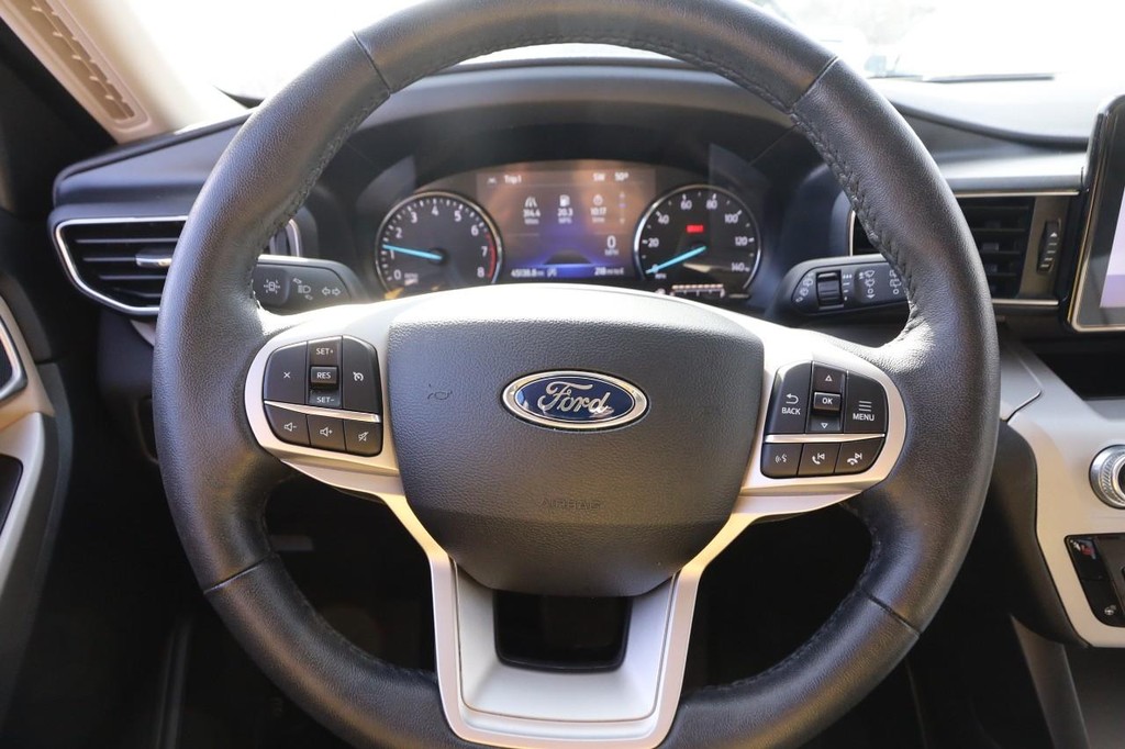 Ford Explorer Vehicle Image 13