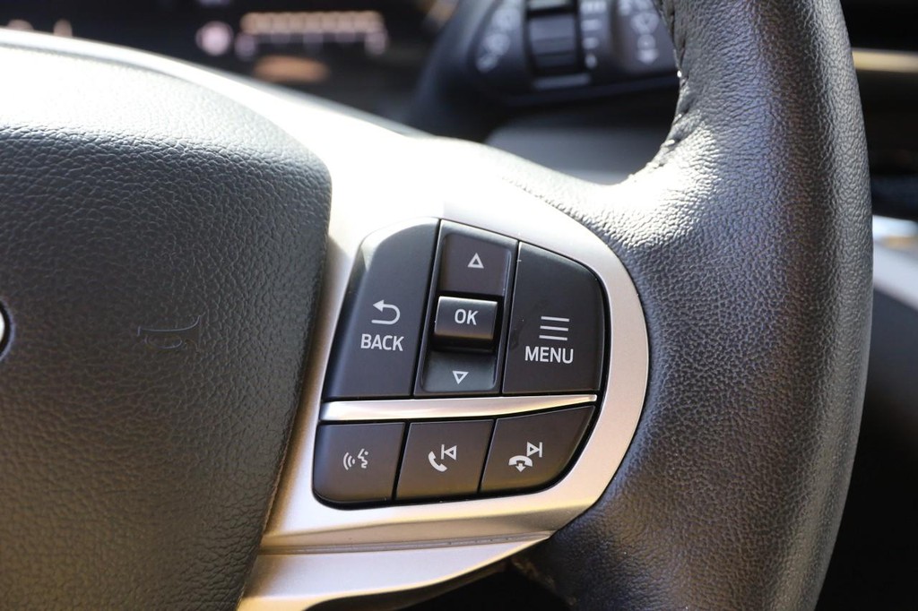 Ford Explorer Vehicle Image 15