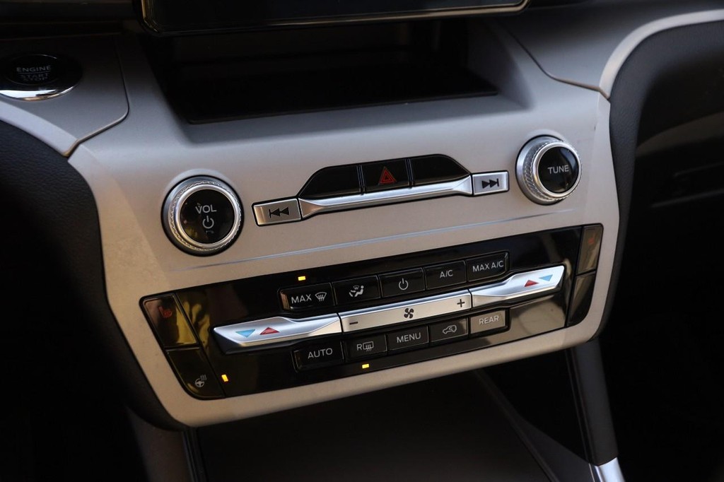 Ford Explorer Vehicle Image 20