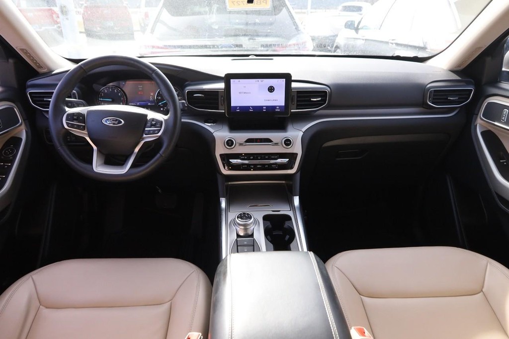 Ford Explorer Vehicle Image 23