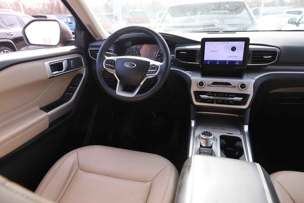 Ford Explorer Vehicle Image 24