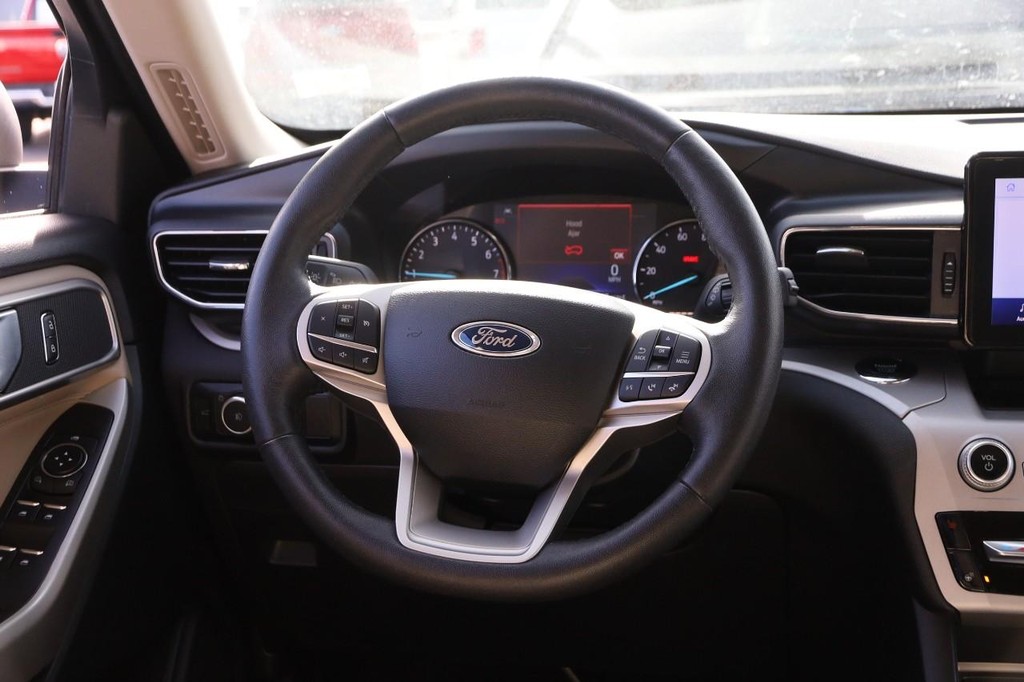 Ford Explorer Vehicle Image 25