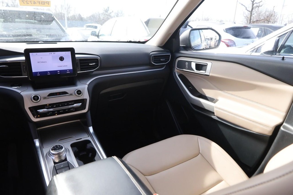 Ford Explorer Vehicle Image 27