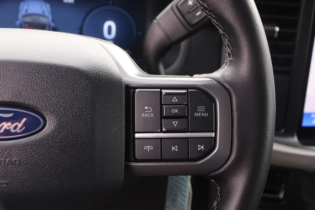 Ford F-150 Vehicle Full-screen Gallery Image 11