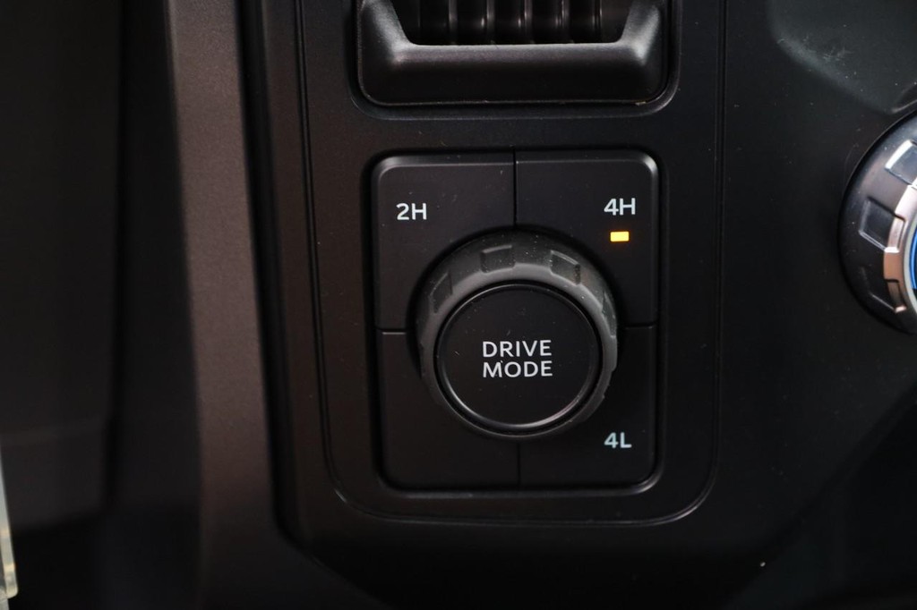 Ford F-150 Vehicle Full-screen Gallery Image 13