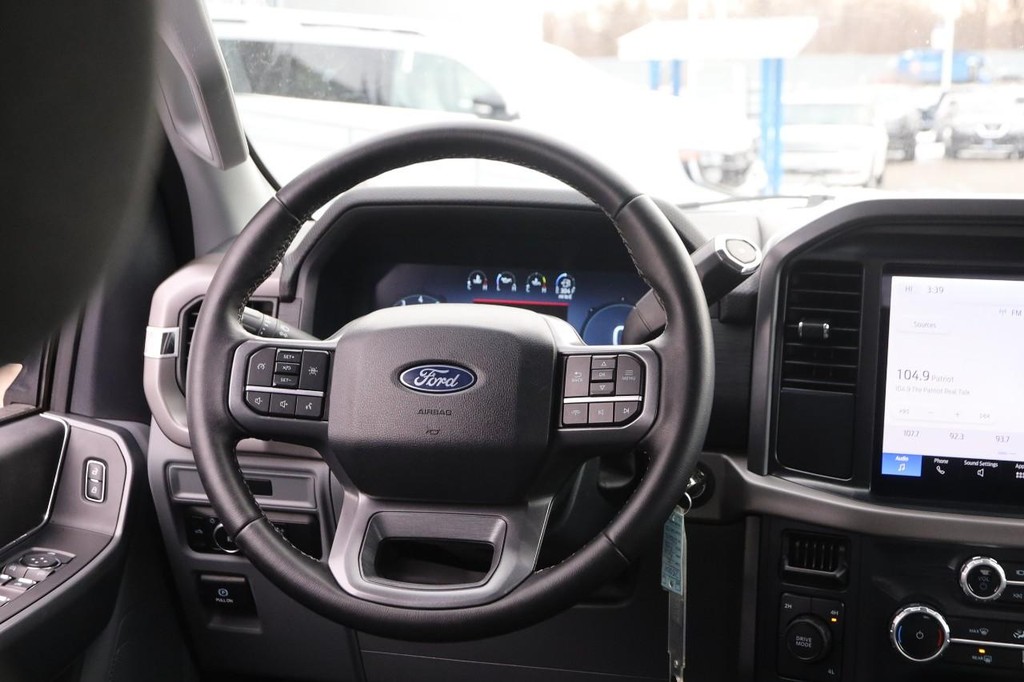 Ford F-150 Vehicle Full-screen Gallery Image 20