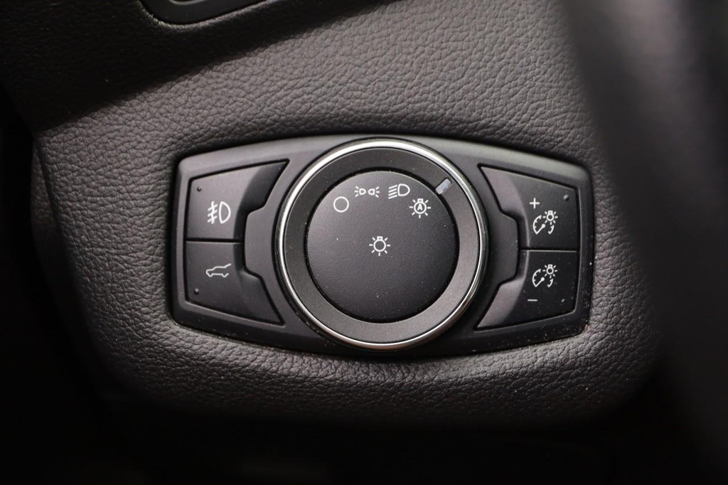 Ford Escape Vehicle Image 19