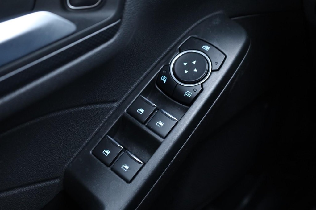 Ford Escape Vehicle Image 17