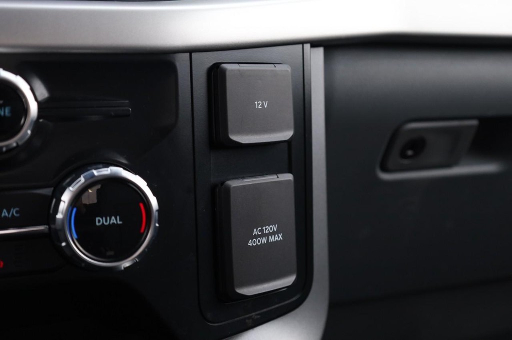 Ford F-150 Vehicle Full-screen Gallery Image 14