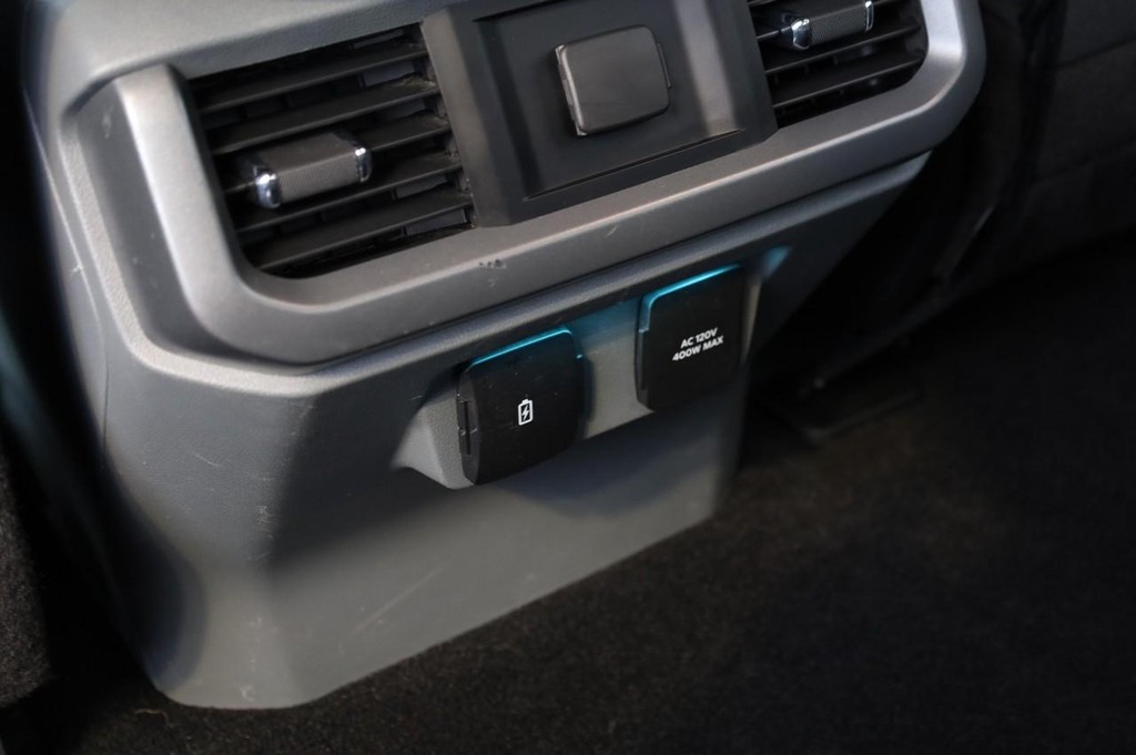 Ford F-150 Vehicle Full-screen Gallery Image 21