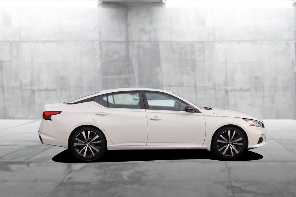 Nissan Altima Vehicle Image 05